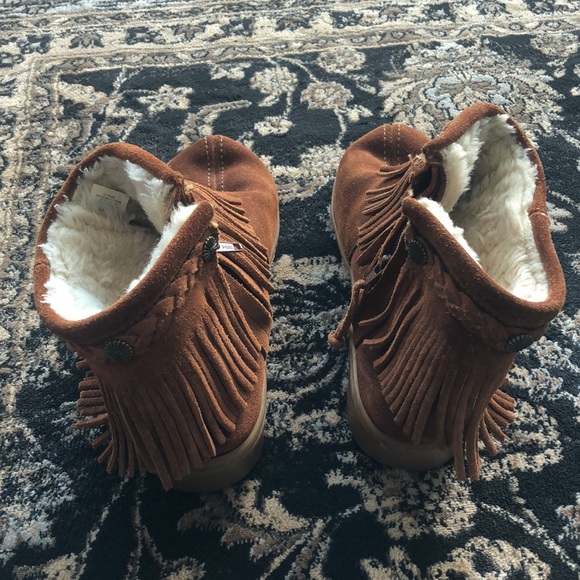 Minnetonka size 9 inside fur, side zip mocassins - Picture 4 of 4